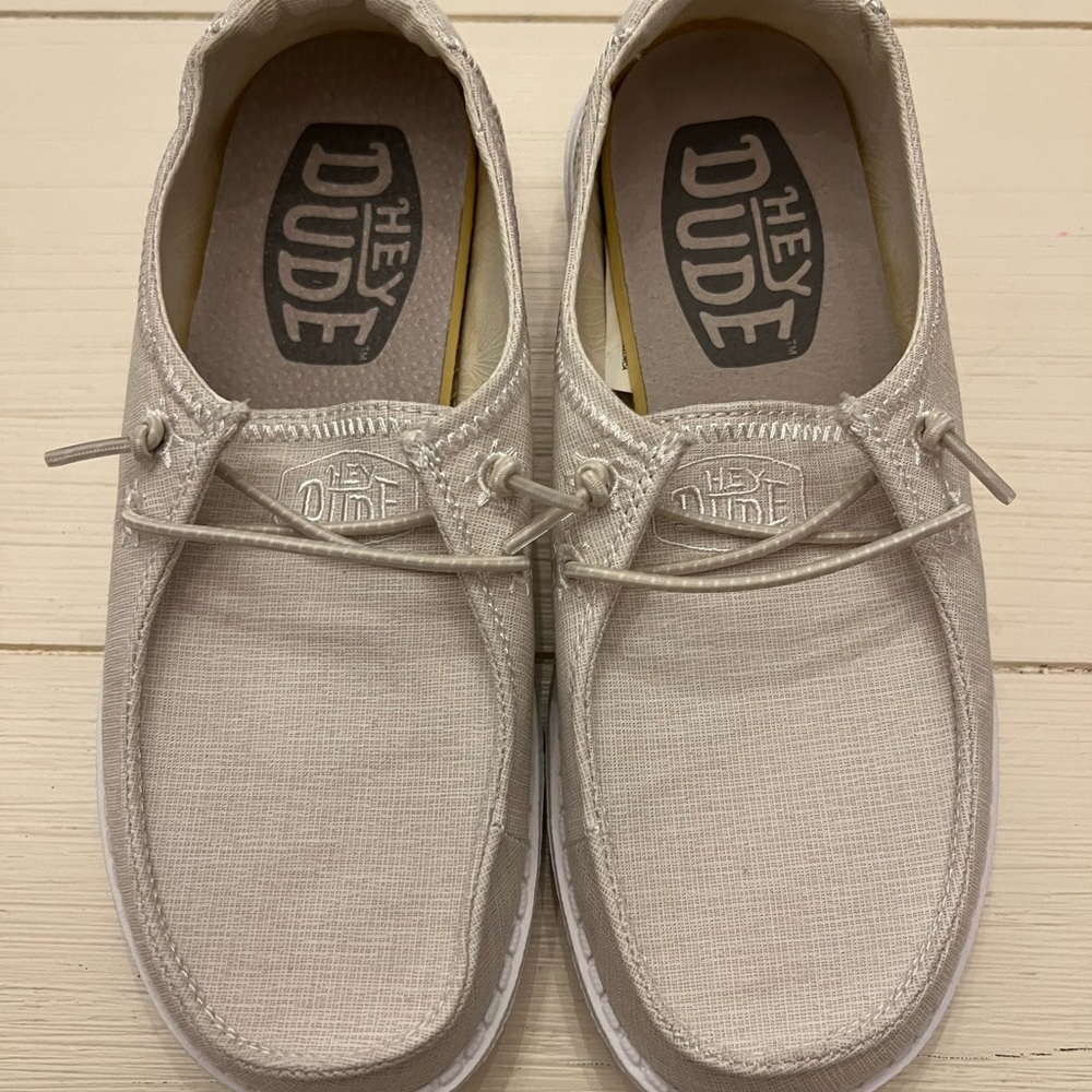 Hey Dude Girl’s Cream Shoes Size 3